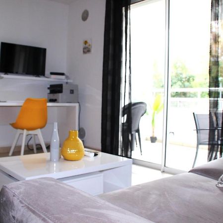 Nouveau ! Studio meublé, moderne, idéalement situé La Possession Exterior foto