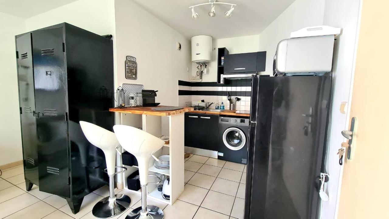 Nouveau ! Studio meublé, moderne, idéalement situé La Possession Exterior foto